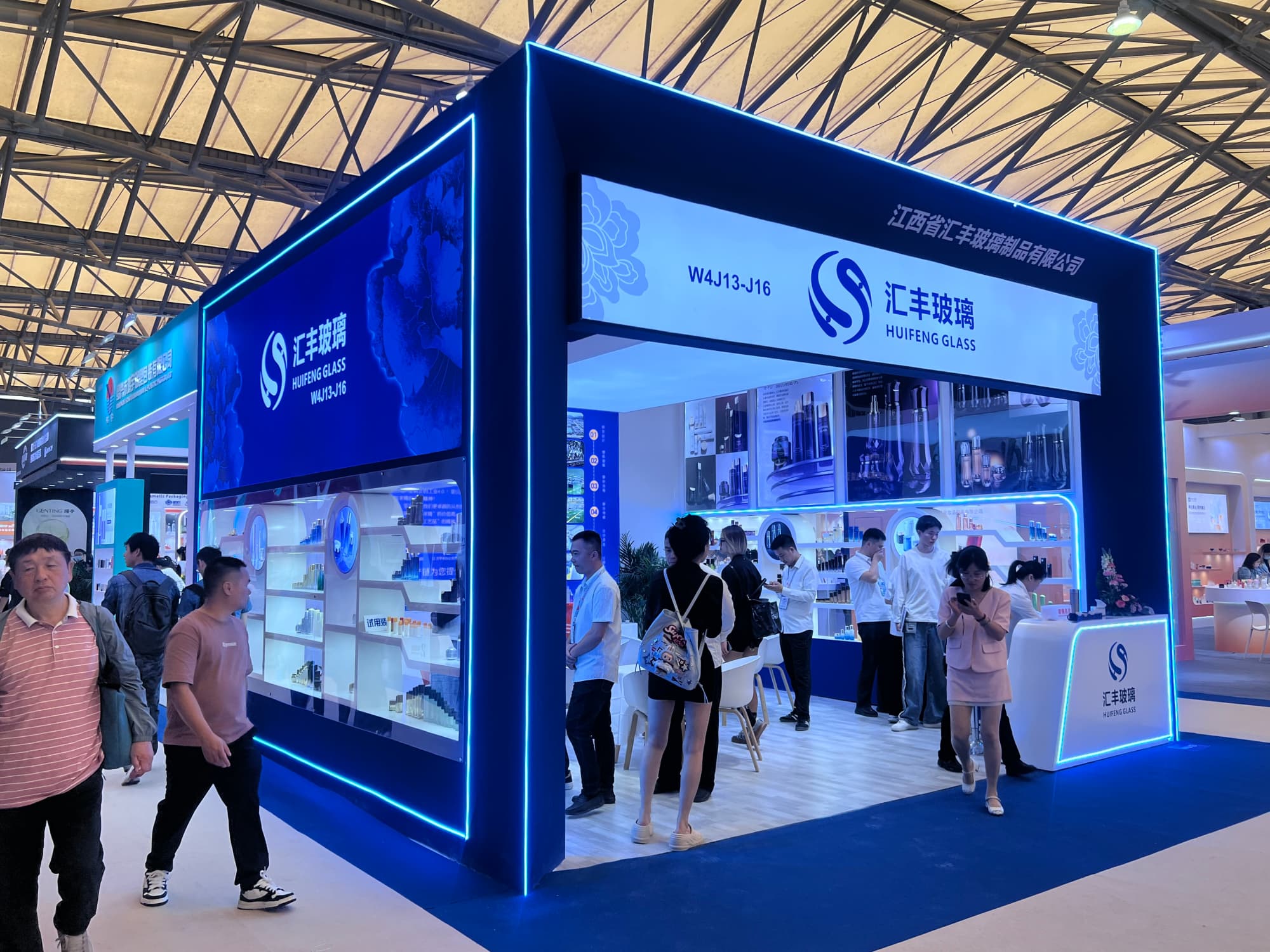 上海美博會(huì)特裝展臺(tái)：簡約高級(jí)感的實(shí)現(xiàn)方式