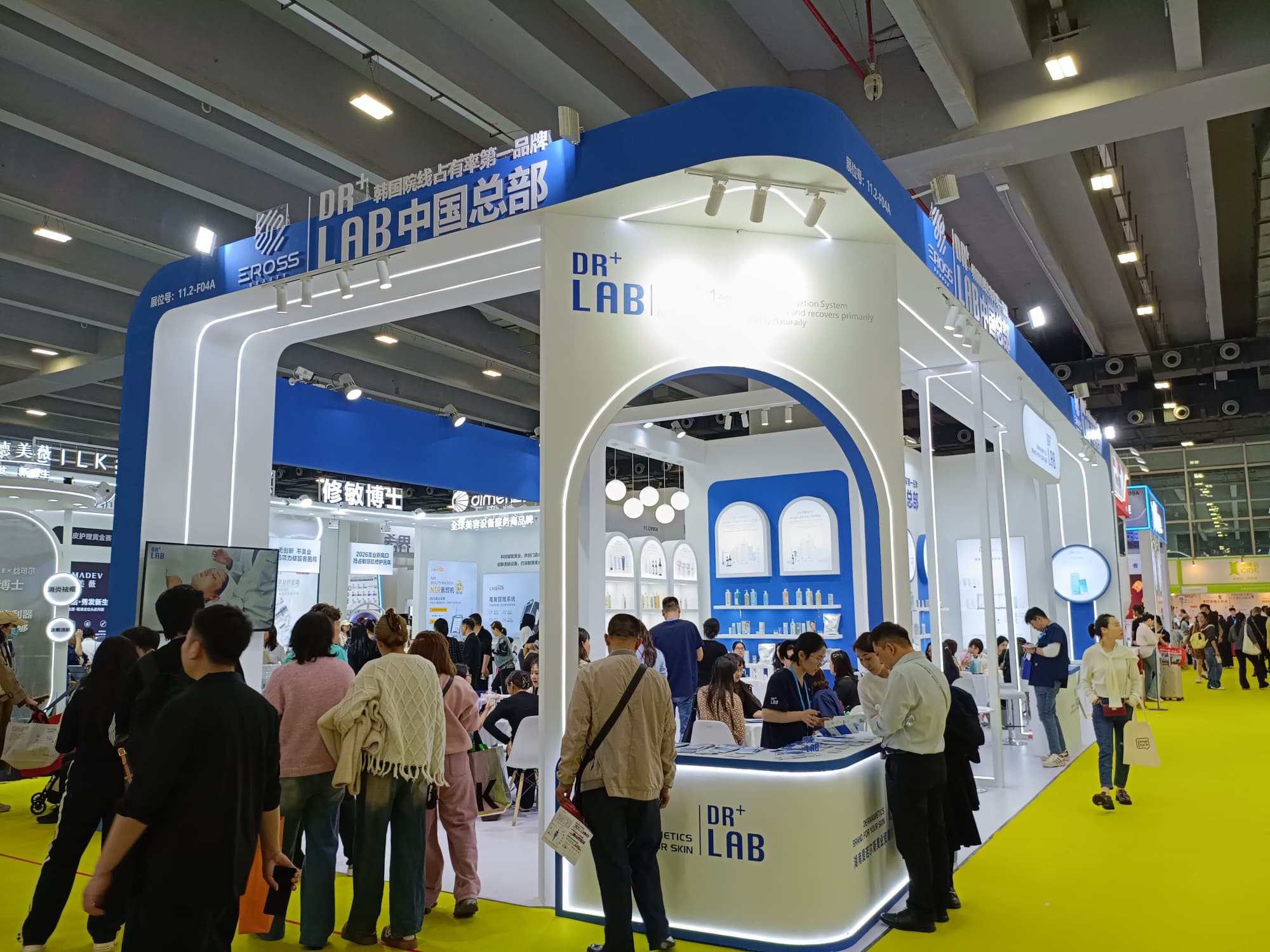 美業品牌專屬展臺定制，匠心工藝鑄就高端展會品牌形象