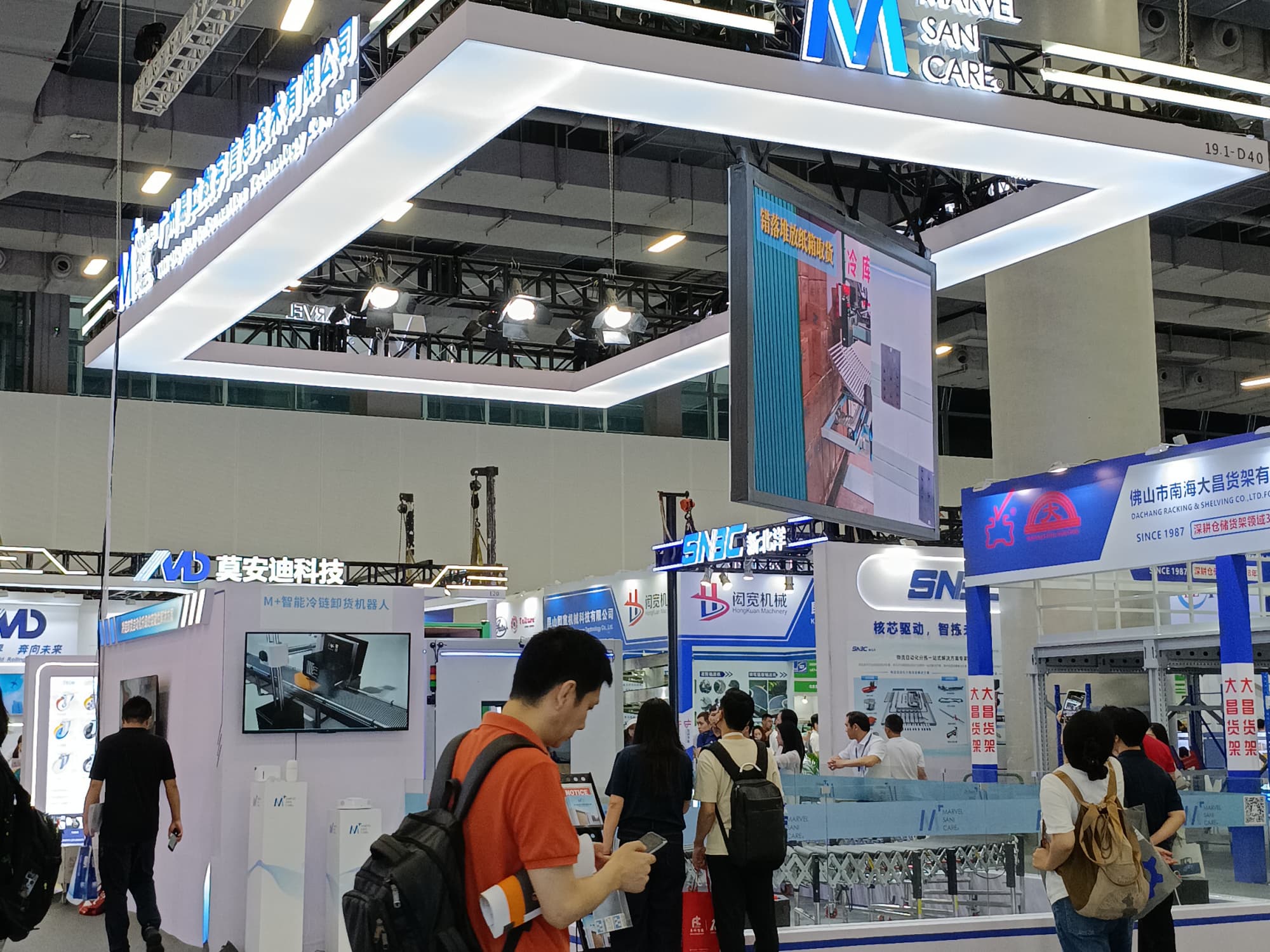 別讓普通展臺拖后腿！廣州機器人展科技感設計攻略